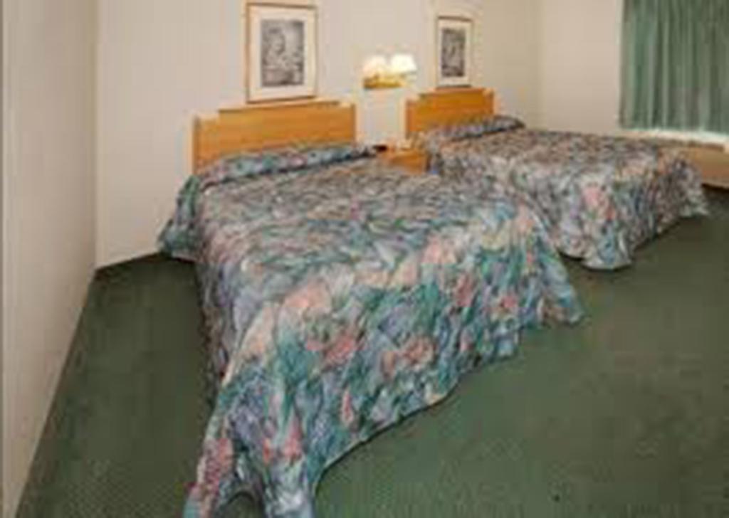 The Pinewood Lodge Au Gres Room photo