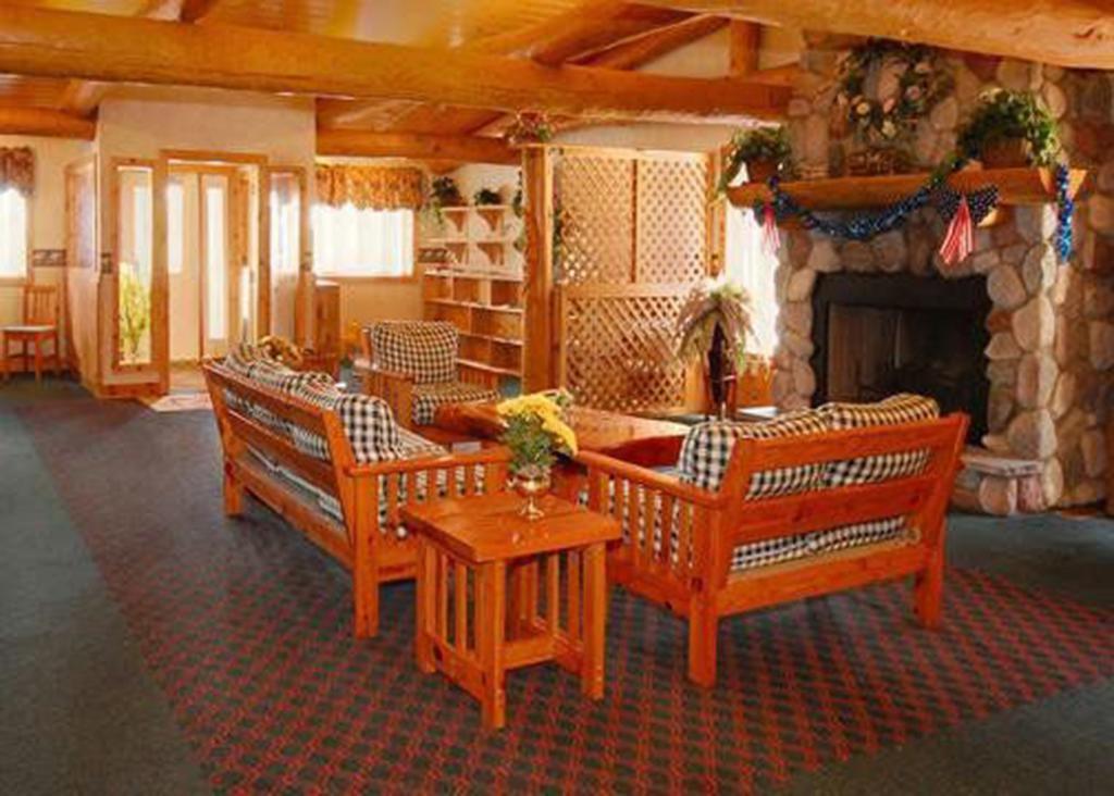 The Pinewood Lodge Au Gres Exterior photo